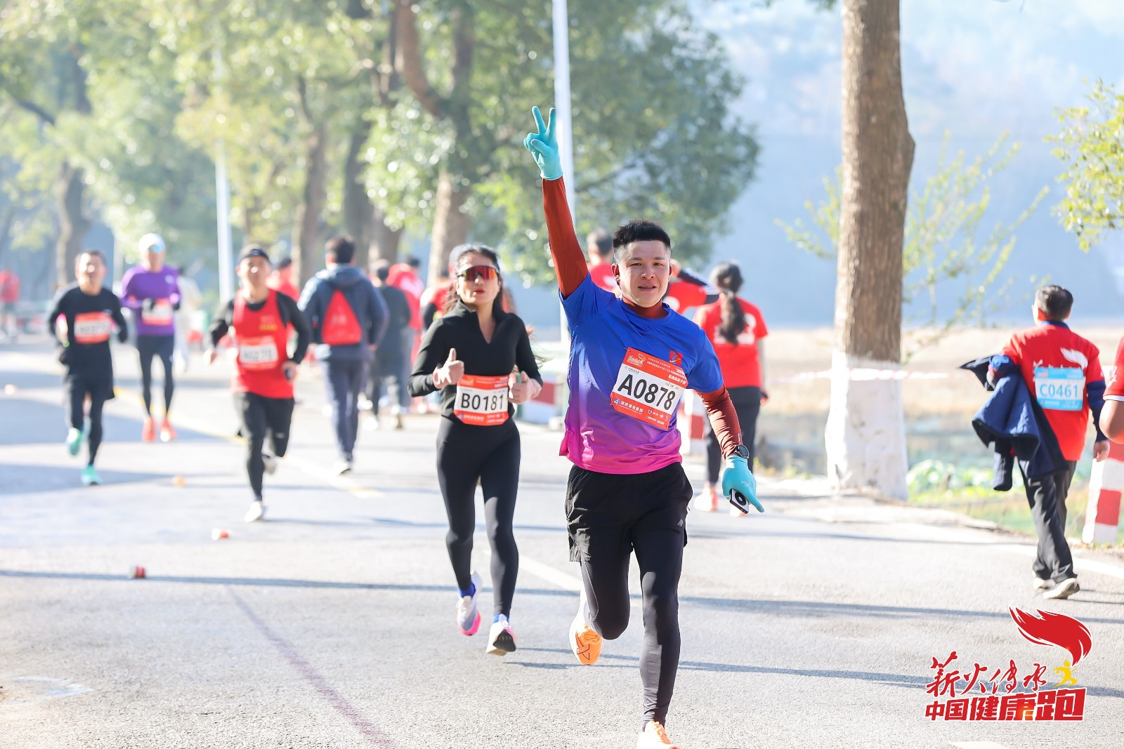 “湖南建投杯”中國健康跑全國總決賽在韶山鳴槍開賽(圖5) “湖南建投杯”中國健康跑全國總決賽在韶山鳴槍開賽(圖5)